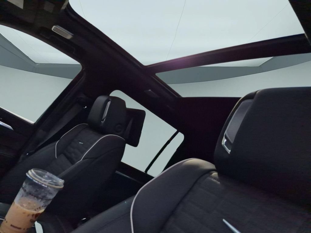 New 2026 Cadillac Escalade ESV Platinum Sport AWD/4WD image 18