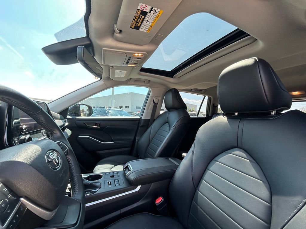 Used 2023 Toyota Highlander XLE image 12