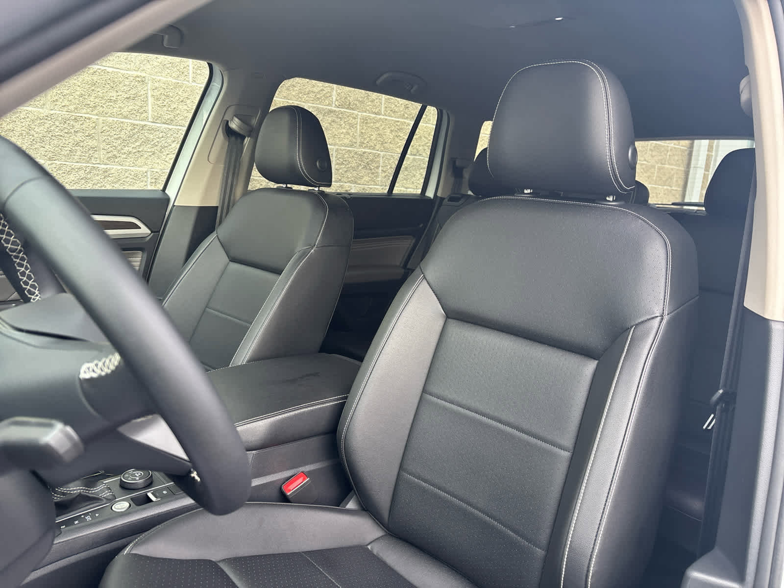 Used 2023 Volkswagen Atlas SE image 13