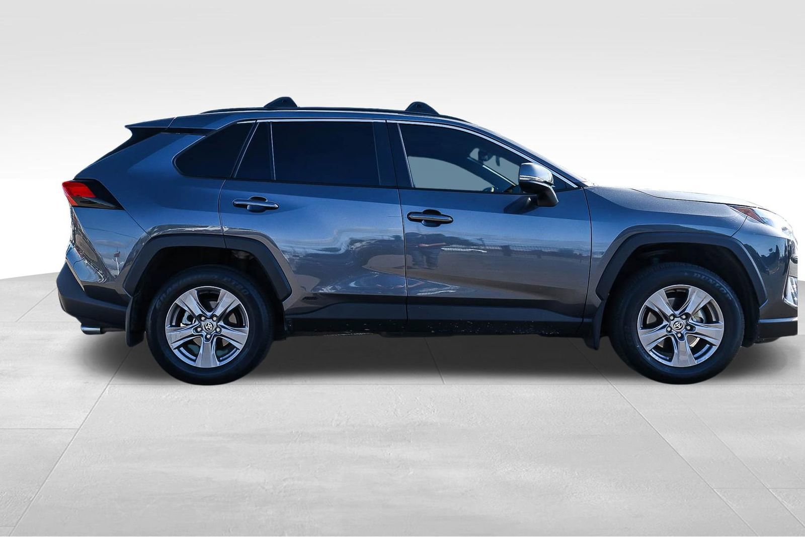 Used 2024 Toyota RAV4 XLE w/ Convenience Package image 4