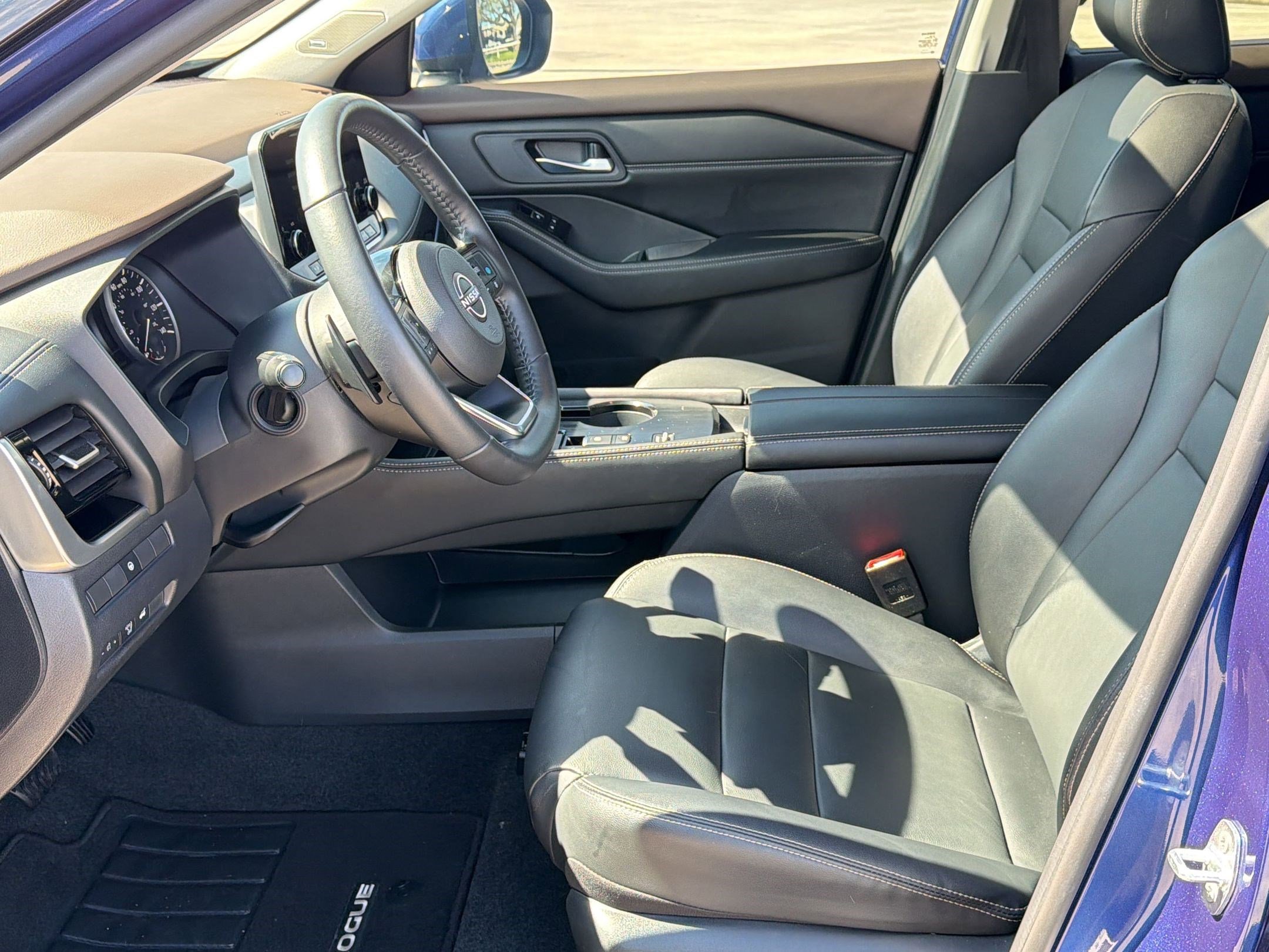 Used 2023 Nissan Rogue SL w/ SL Premium Package image 5