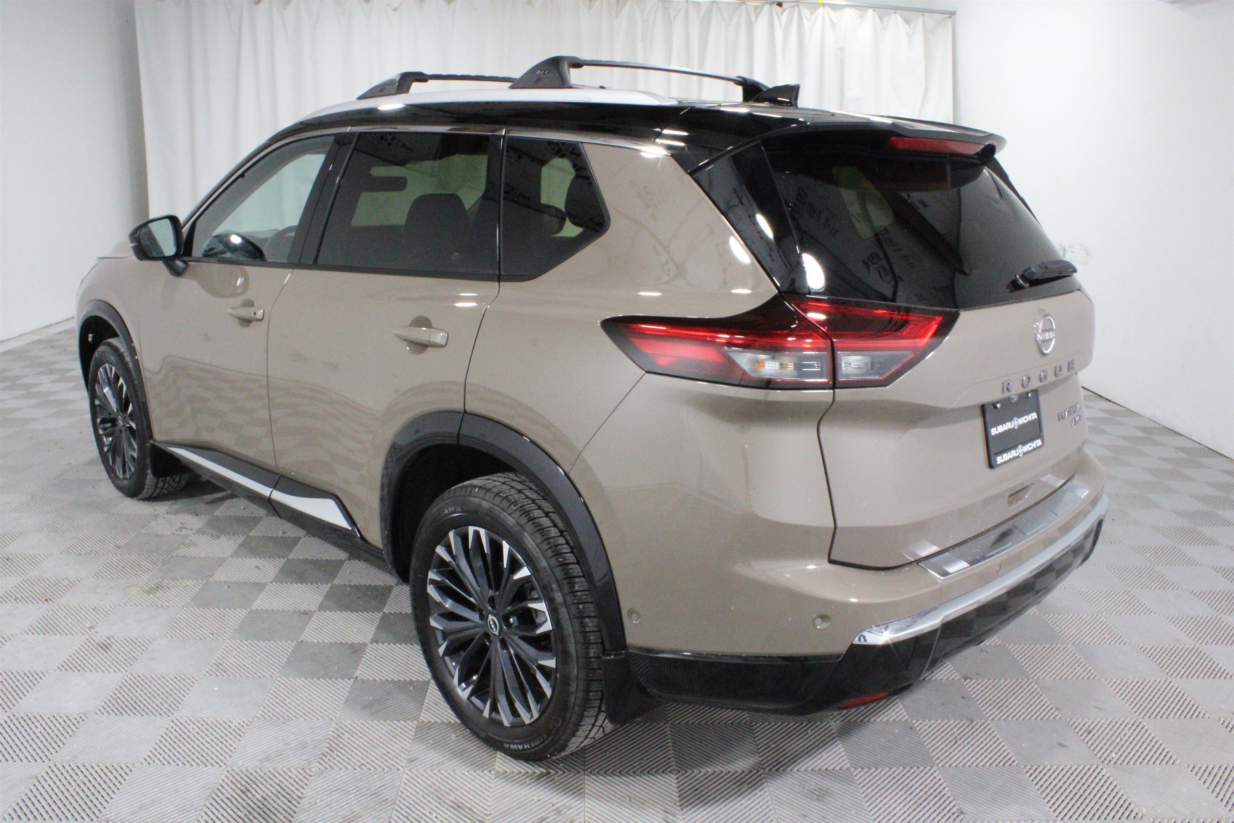 Used 2024 Nissan Rogue Platinum w/ Platinum Premium Package AWD/4WD image 29