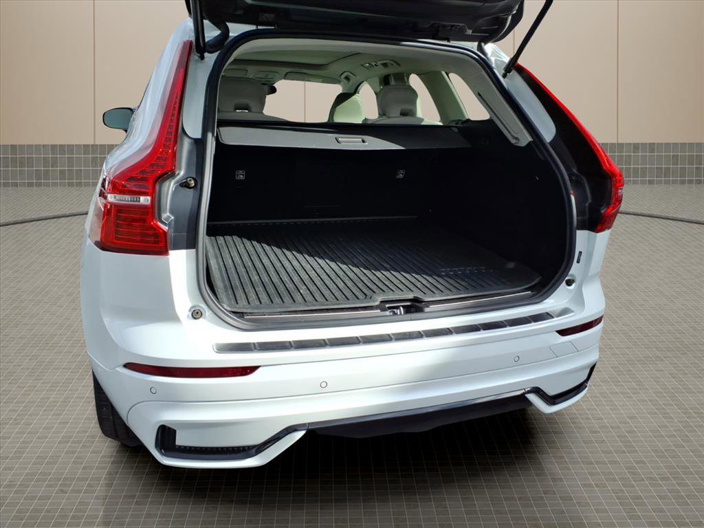 Used 2023 Volvo XC60 B5 Plus w/ Protection Package Premier image 25