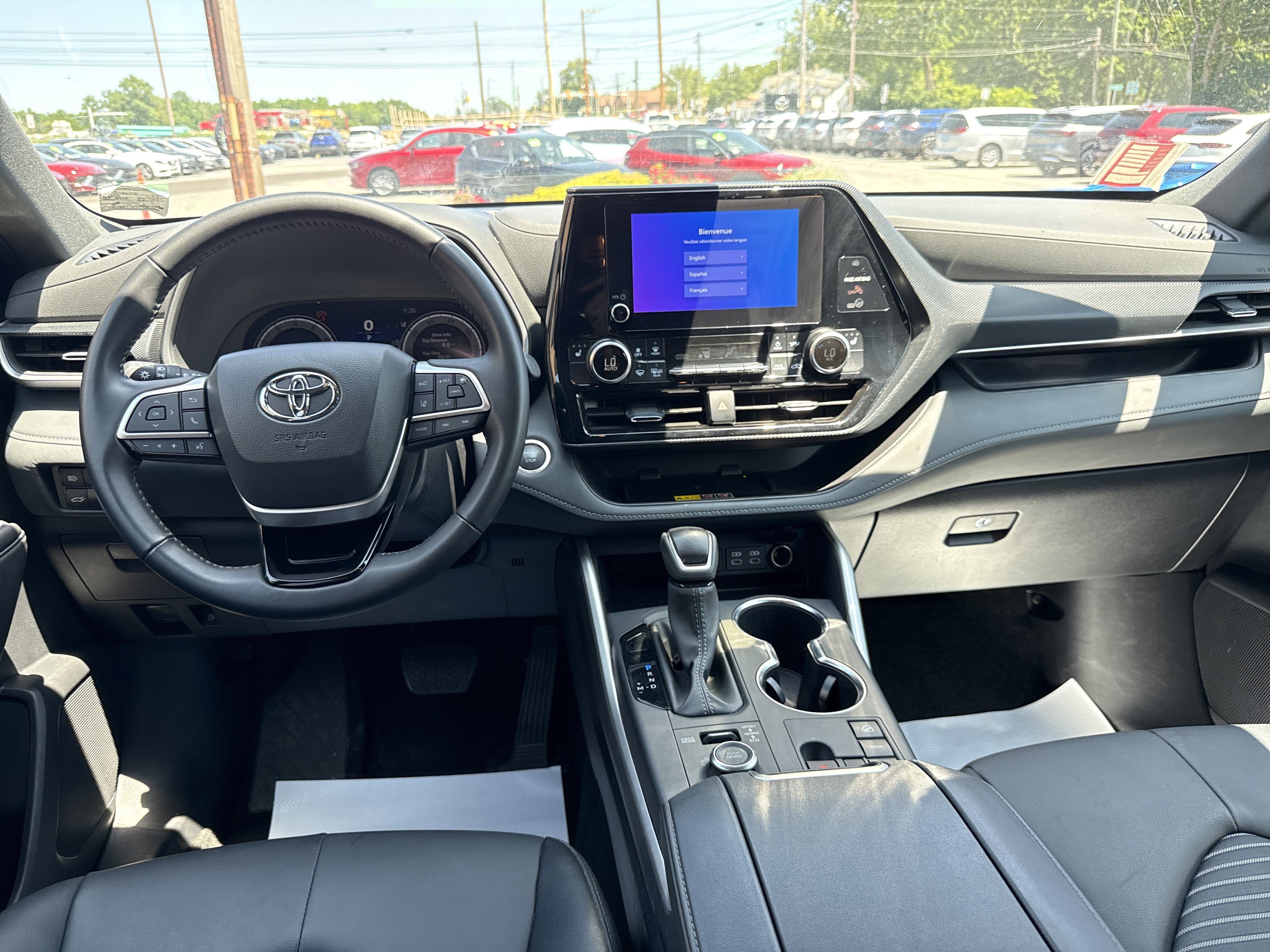Used 2025 Toyota Highlander XSE AWD/4WD image 14