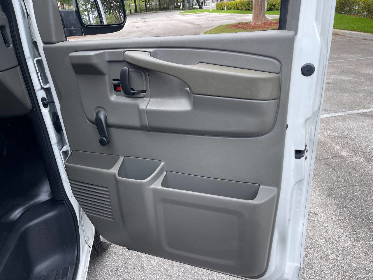 Used 2004 Chevrolet Express 1500 RWD image 22