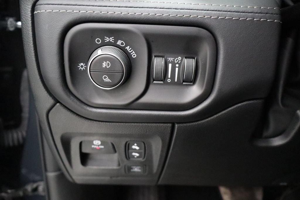 Used 2026 RAM 1500 Limited AWD/4WD image 12
