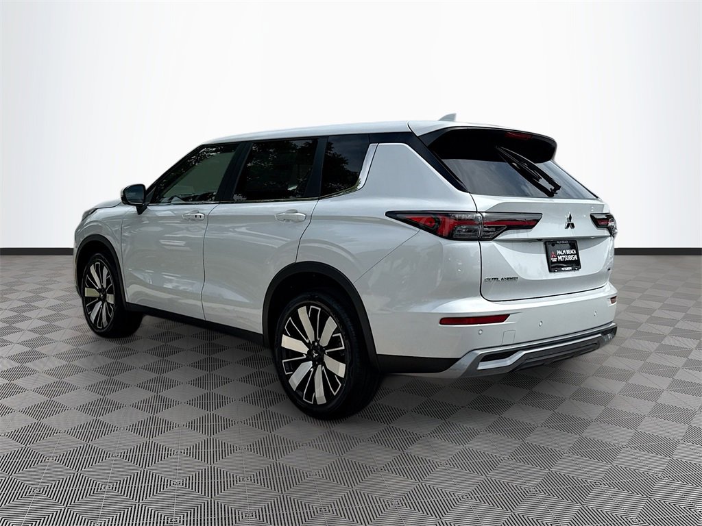 New 2025 Mitsubishi Outlander SE image 7