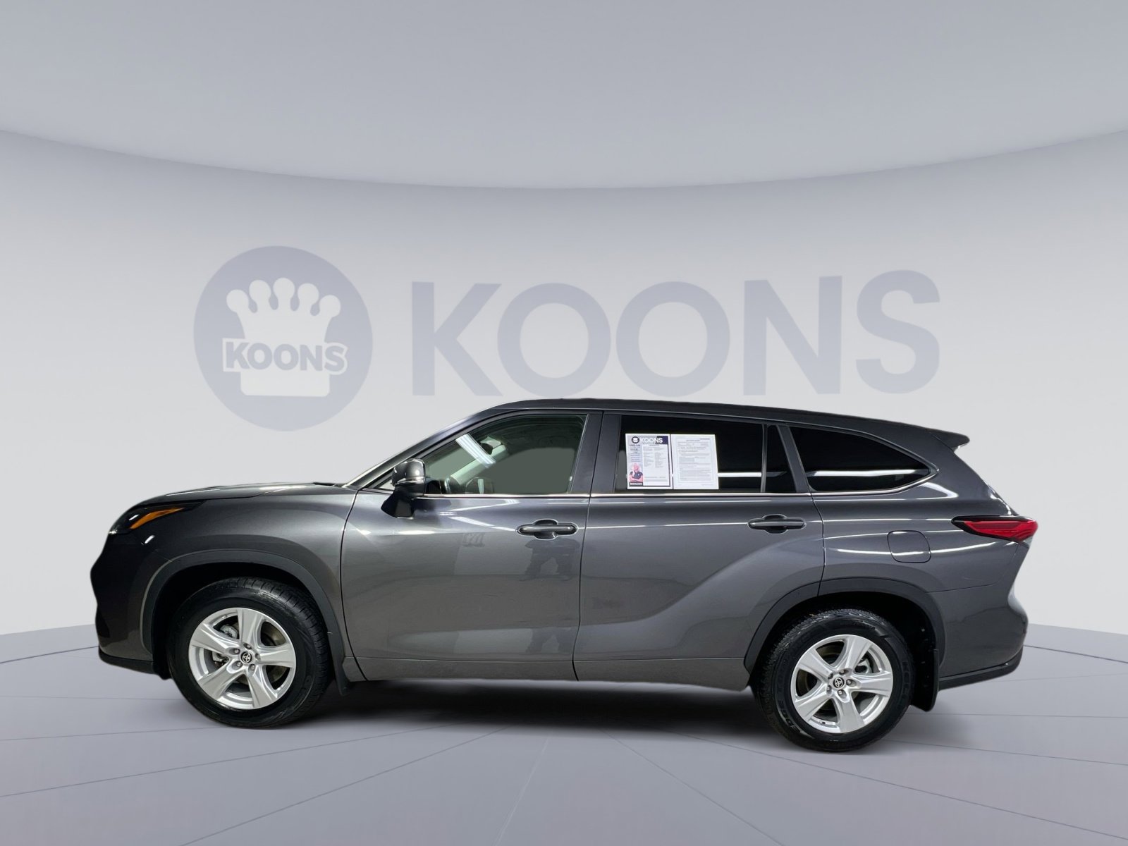 Used 2023 Toyota Highlander LE image 8