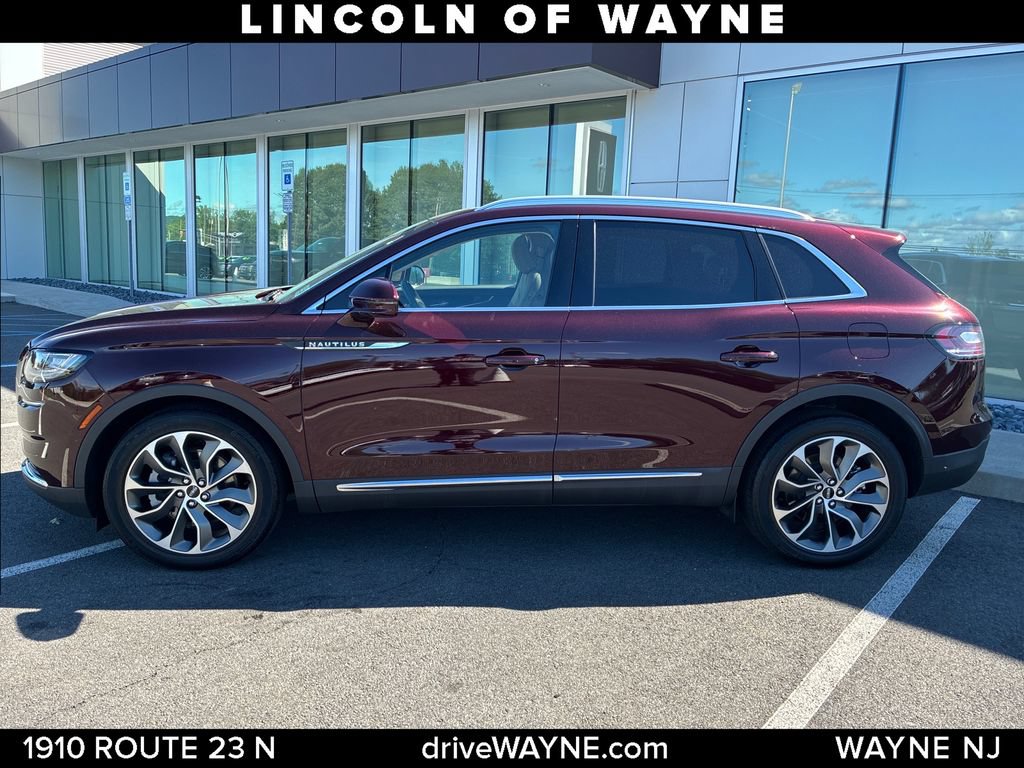 Used 2023 Lincoln Nautilus Reserve AWD/4WD image 2