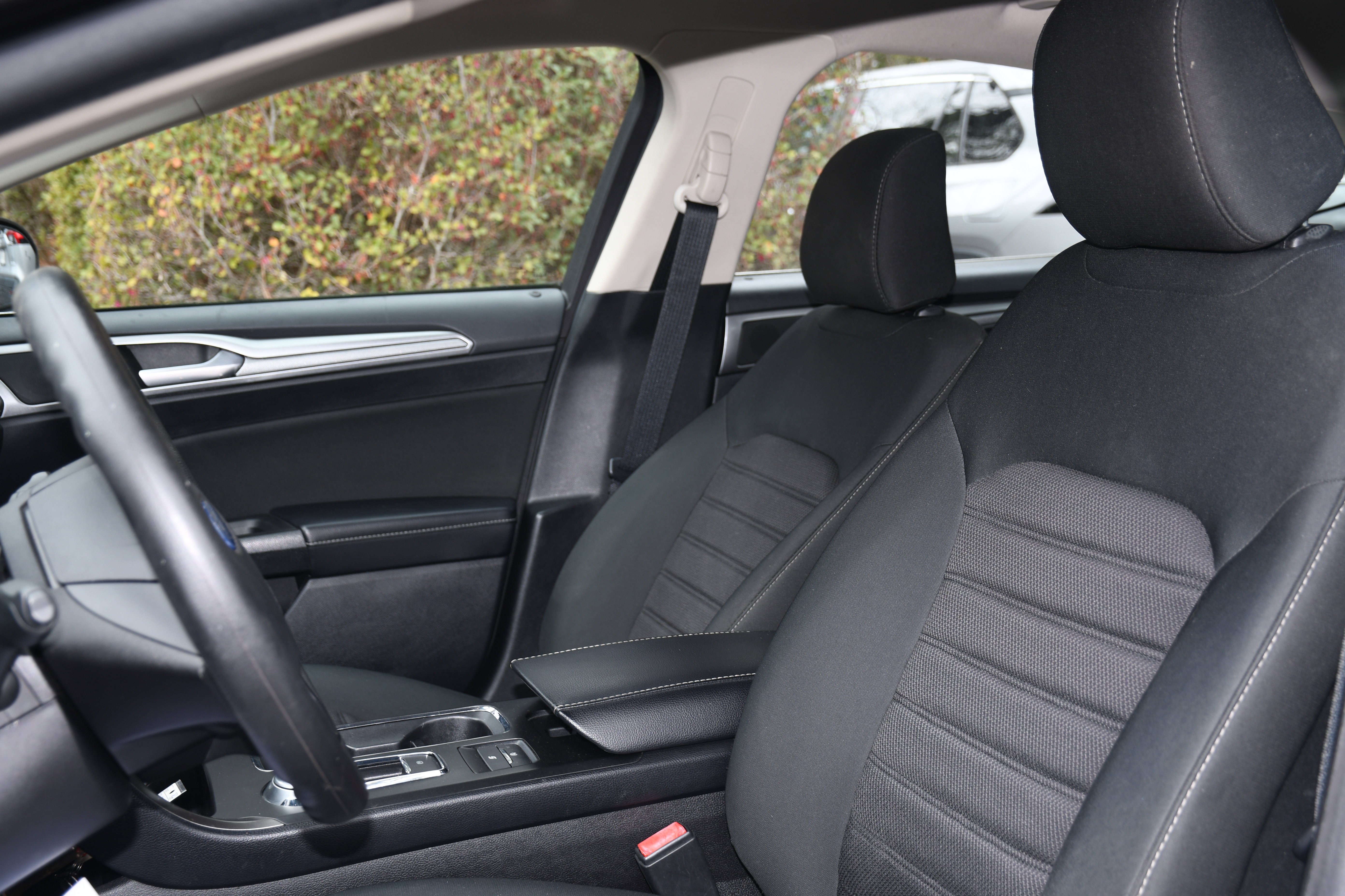 Used 2020 Ford Fusion SE image 11