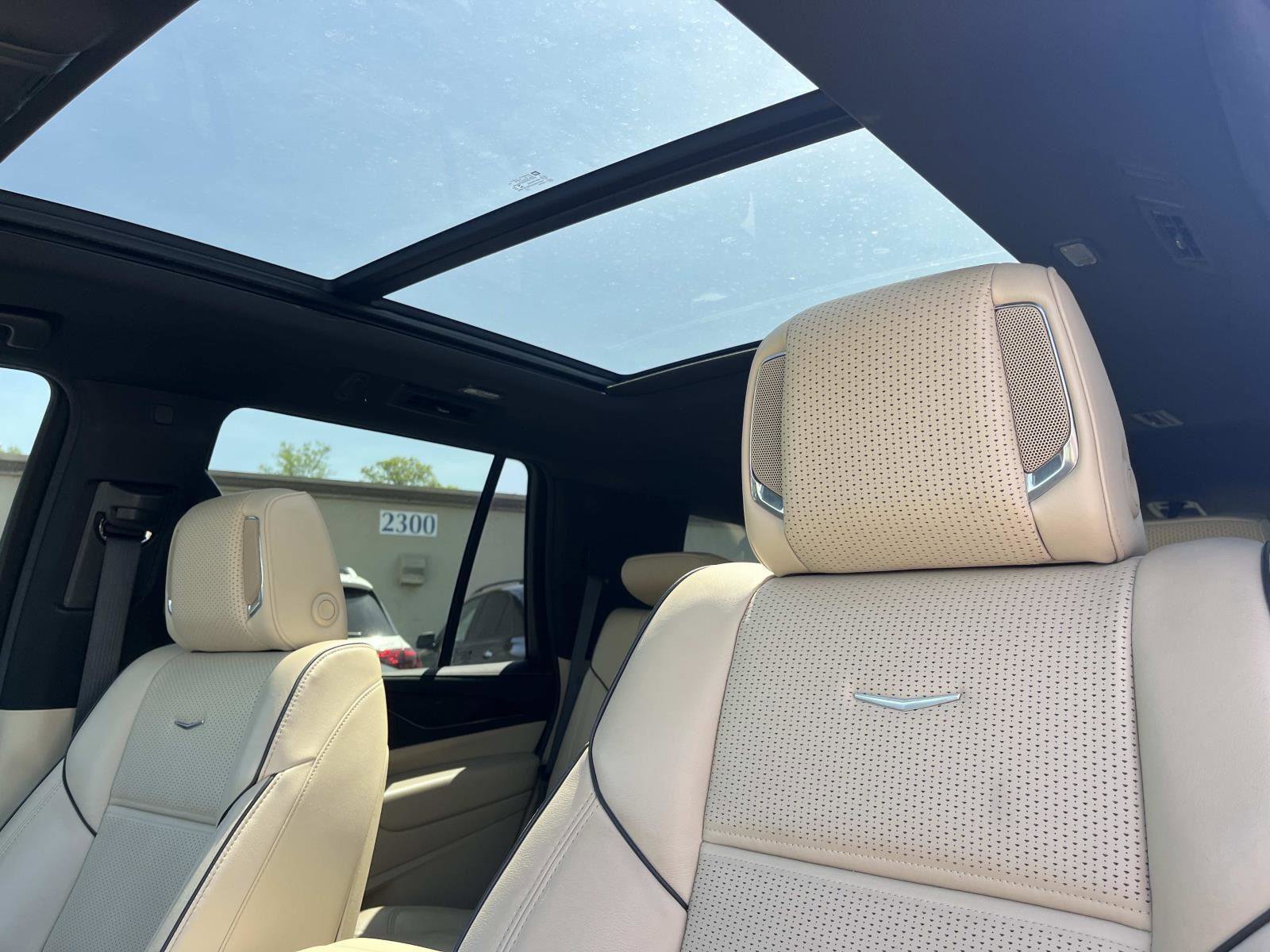 Used 2021 Cadillac Escalade Premium Luxury AWD/4WD image 29
