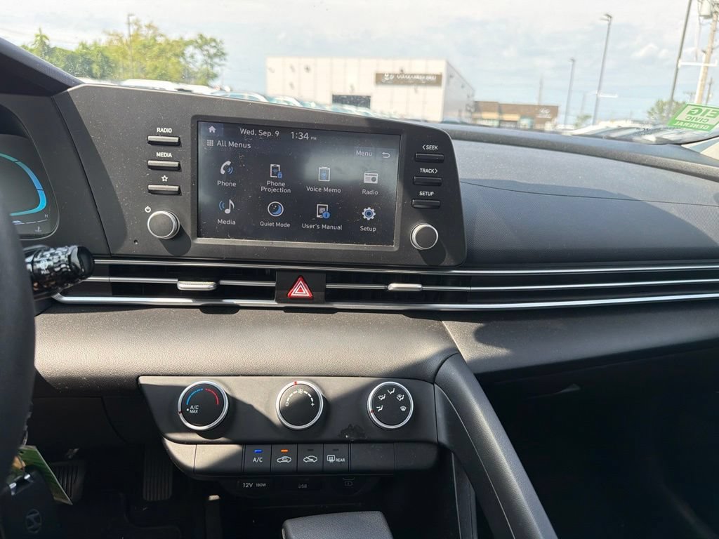Certified 2025 Hyundai Elantra SE FWD image 20