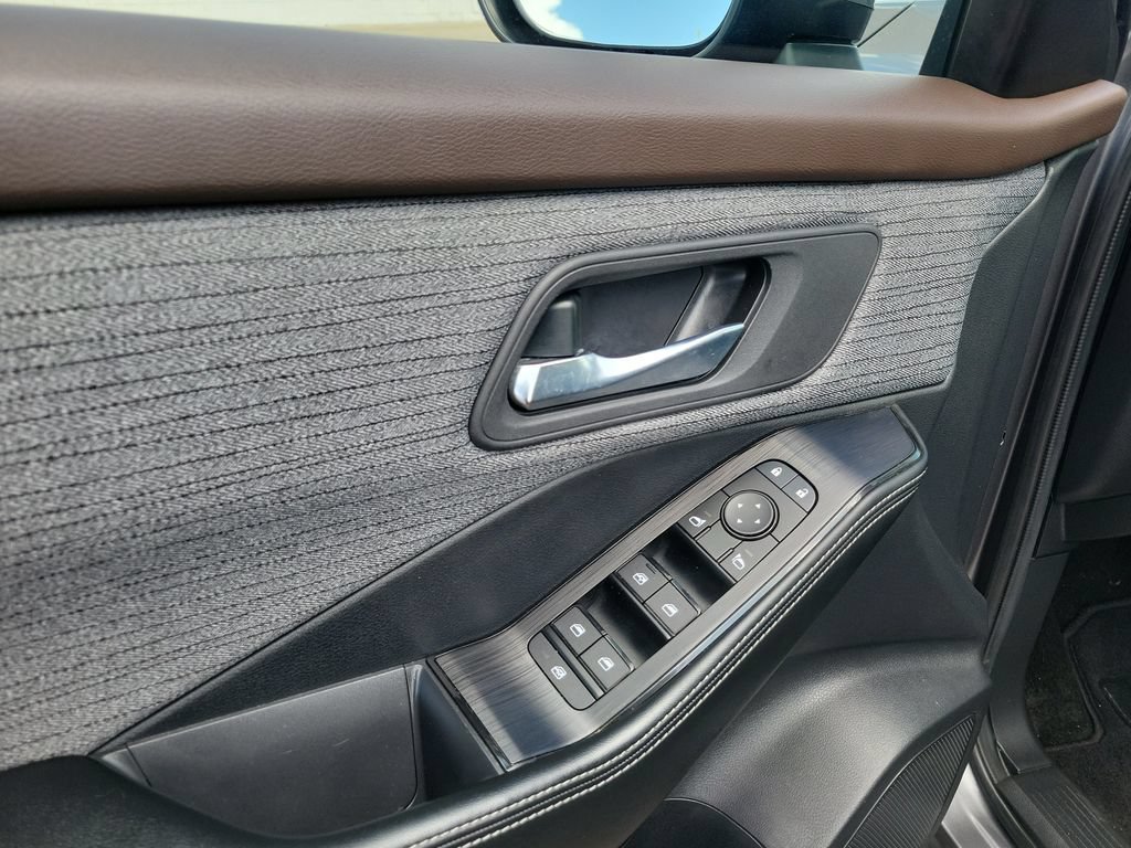 Used 2023 Nissan Rogue SV AWD/4WD image 19