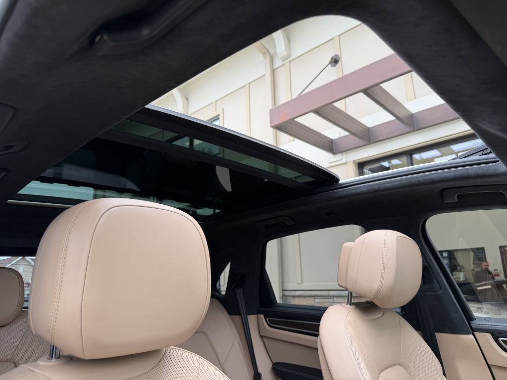 Used 2022 Porsche Cayenne Turbo w/ Premium Package Plus image 24