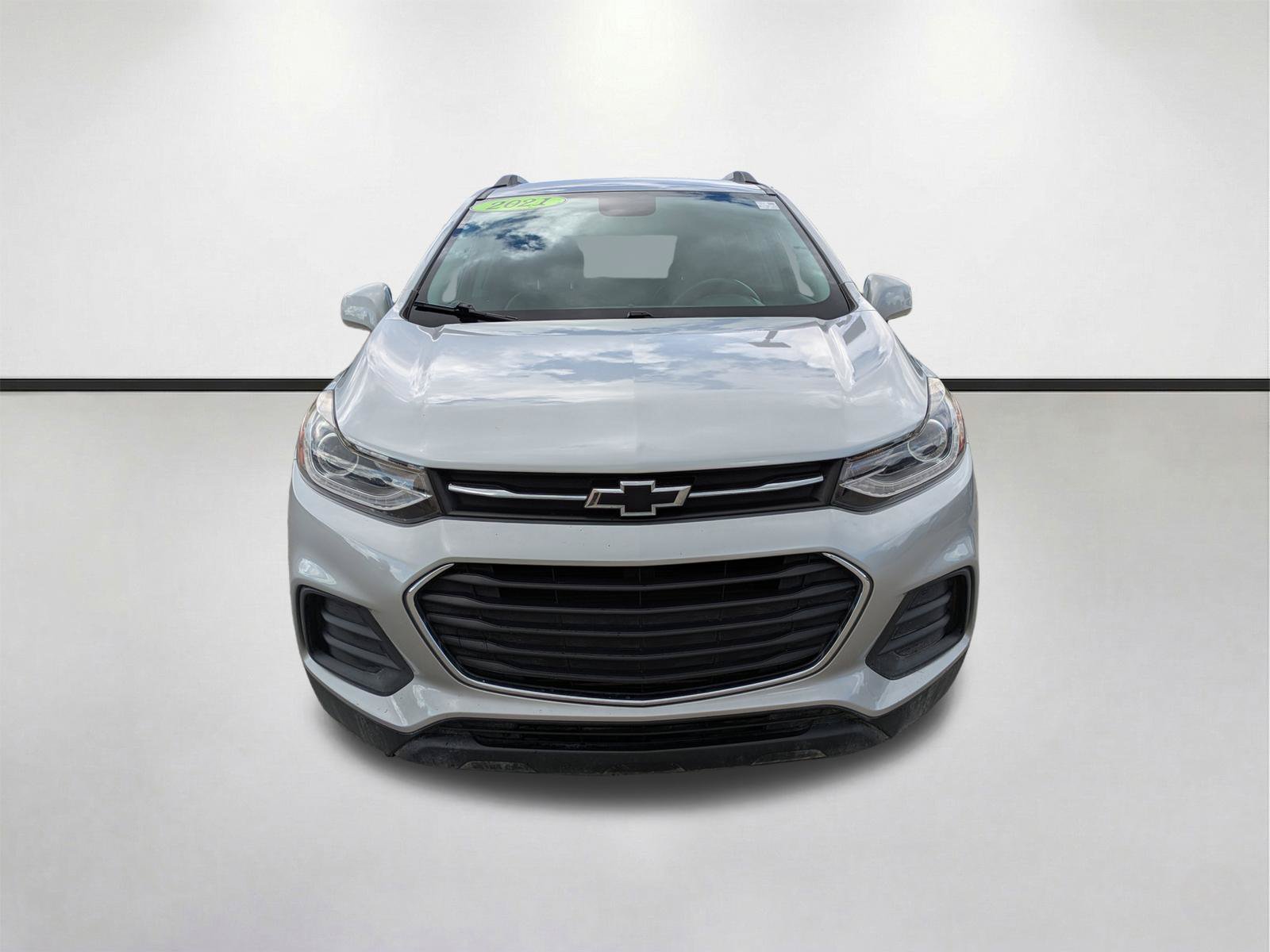 Used 2021 Chevrolet Trax LT w/ Sport Edition FWD image 3