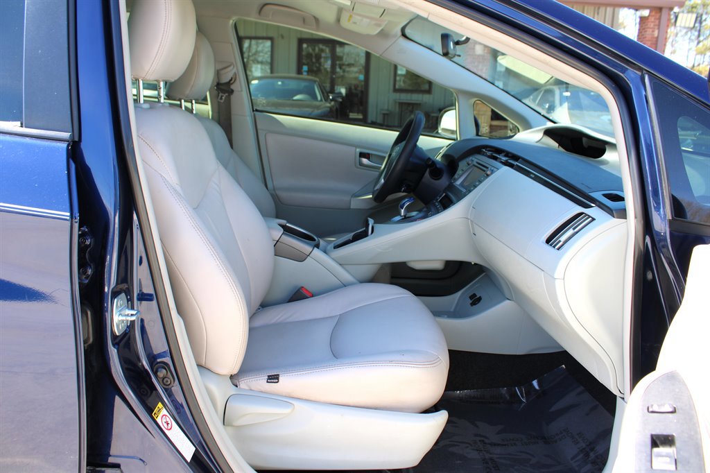 Used 2015 Toyota Prius Two FWD image 17