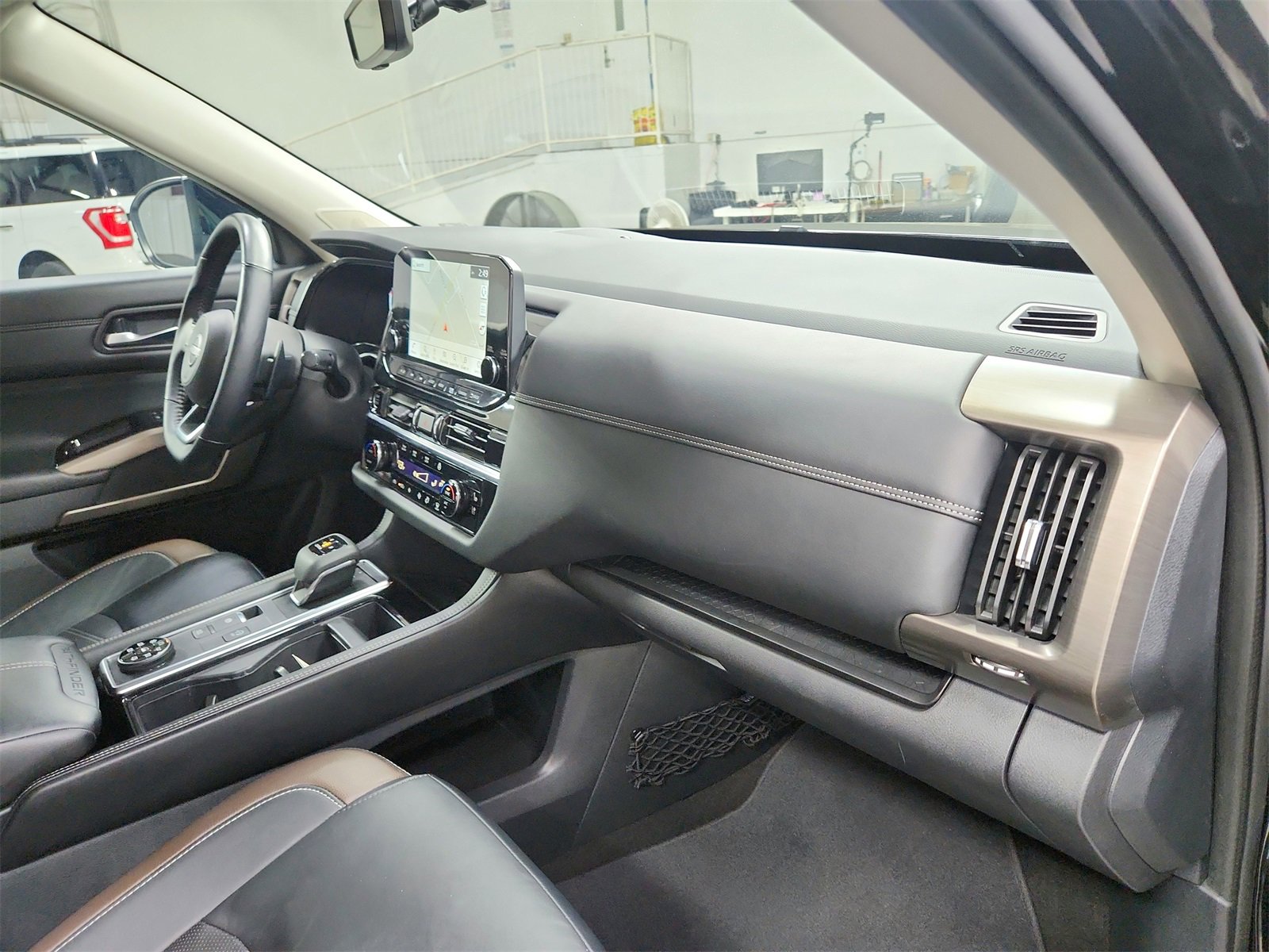 Used 2024 Nissan Pathfinder Platinum w/ Lighting Package (N93) image 40