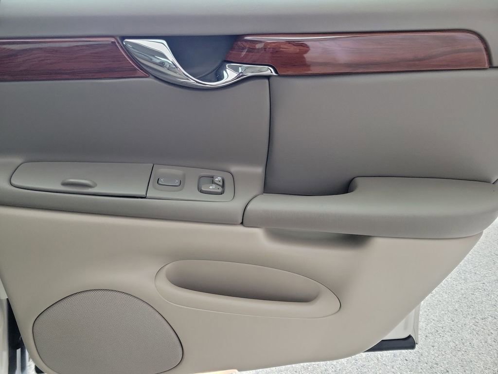 Used 2005 Cadillac De Ville FWD image 18