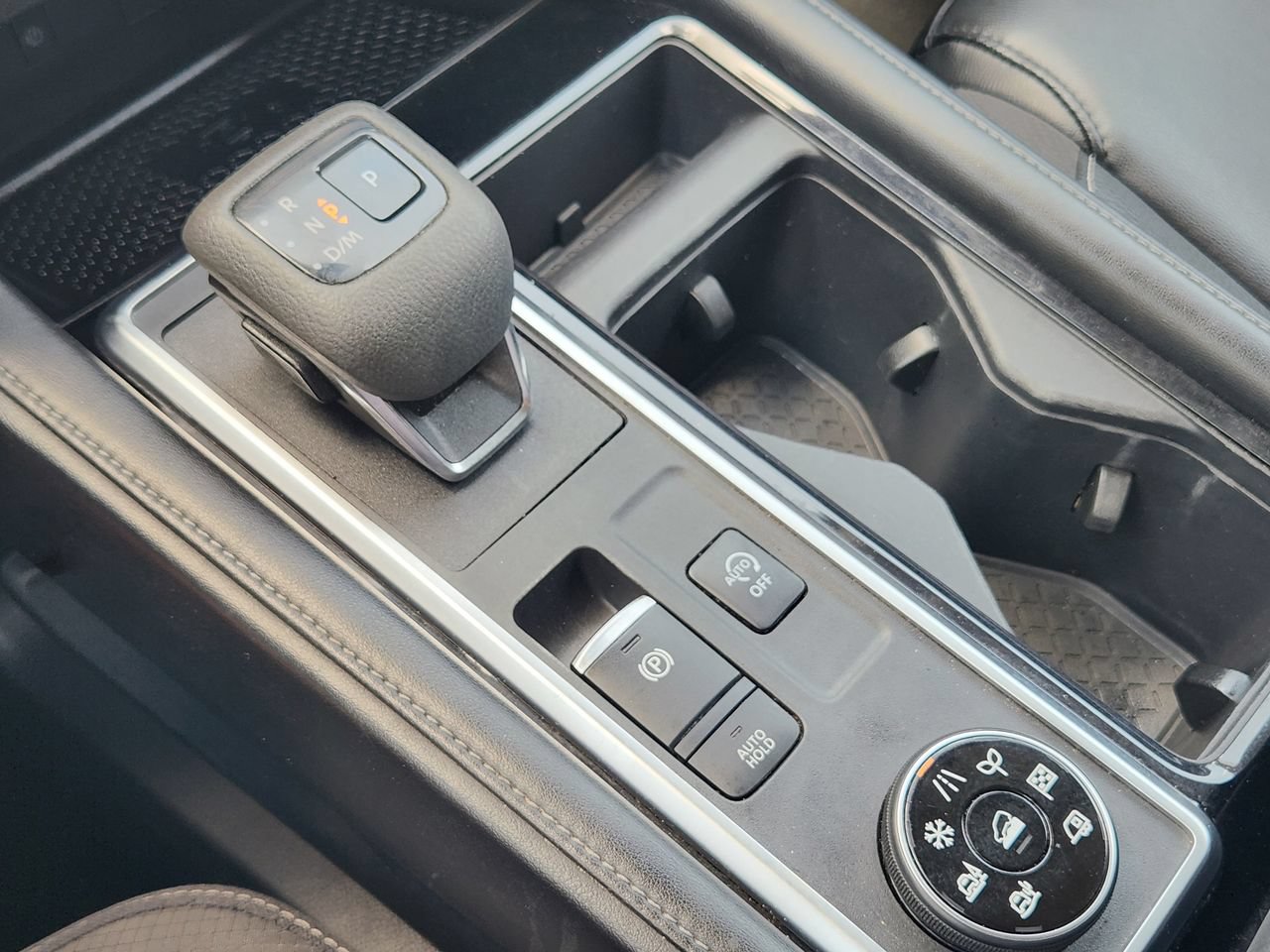 Used 2023 Nissan Pathfinder SL AWD/4WD image 18
