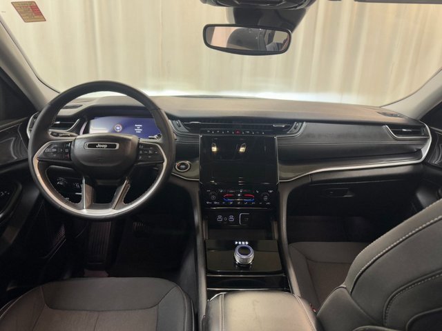 Used 2023 Jeep Grand Cherokee Laredo w/ Luxury Tech Group I image 27