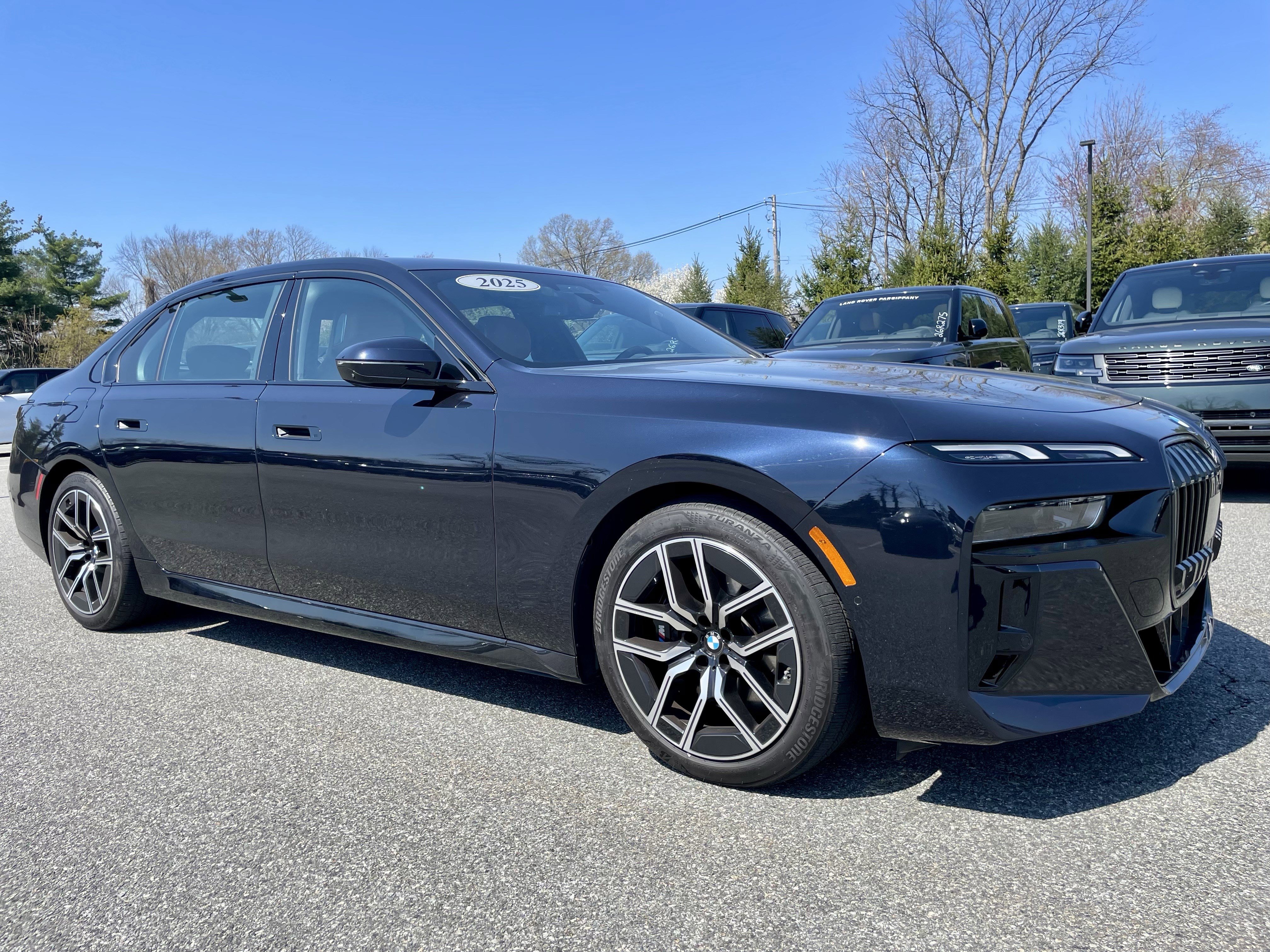 Used 2025 BMW 740i xDrive image 3