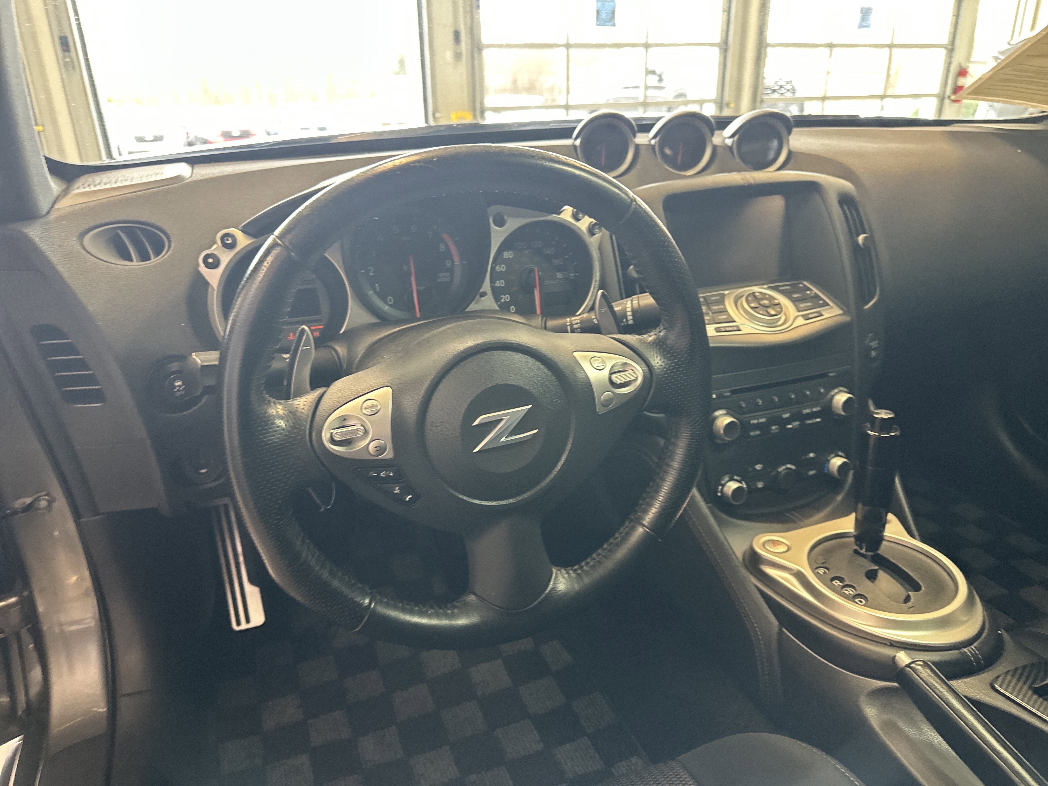 Used 2018 Nissan 370Z w/ Sport Package image 2