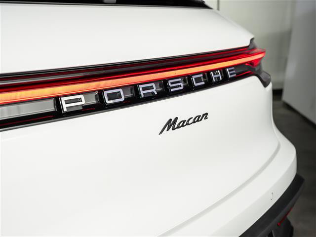 Certified 2026 Porsche Macan AWD/4WD image 32