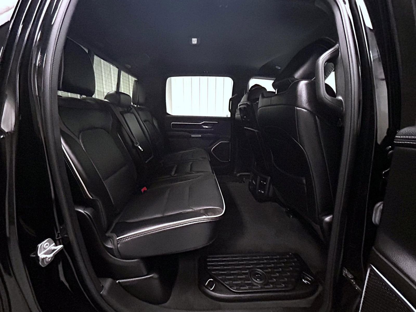 Used 2023 RAM 1500 Laramie AWD/4WD image 18