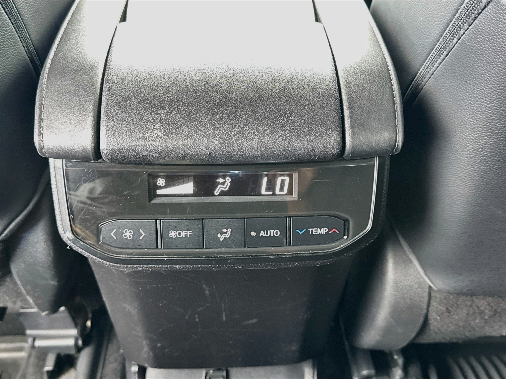 Used 2020 Toyota Highlander XLE AWD/4WD image 17