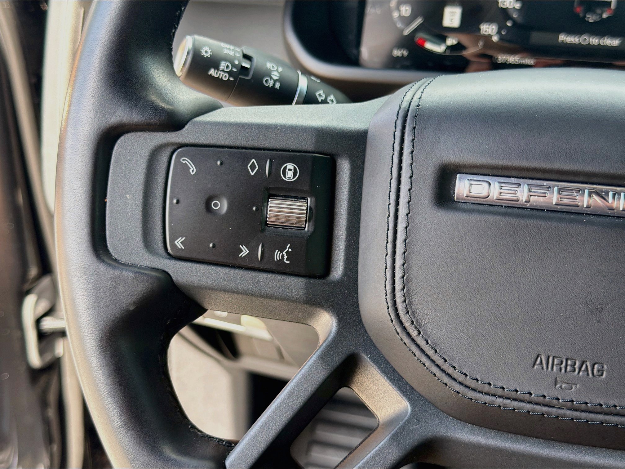 Used 2024 Land Rover Defender 130 X AWD/4WD image 39