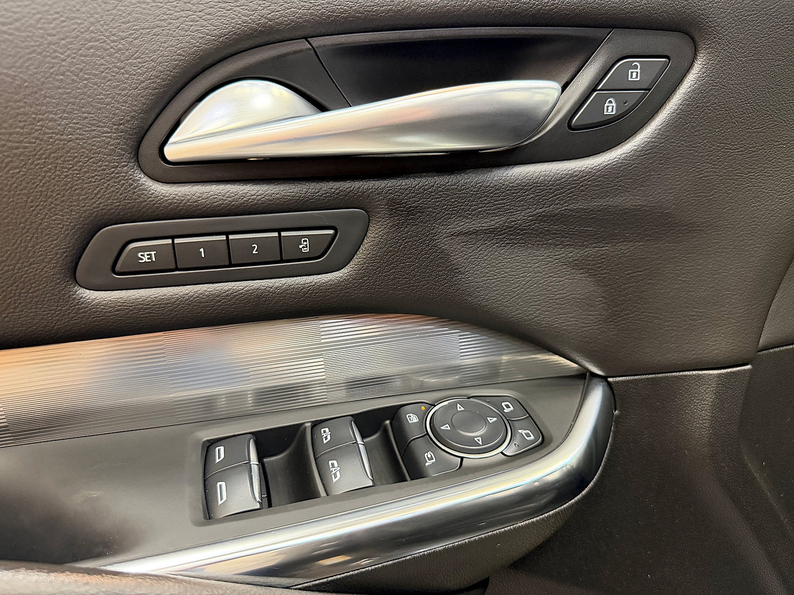 Used 2025 Cadillac XT4 Premium Luxury AWD/4WD image 9