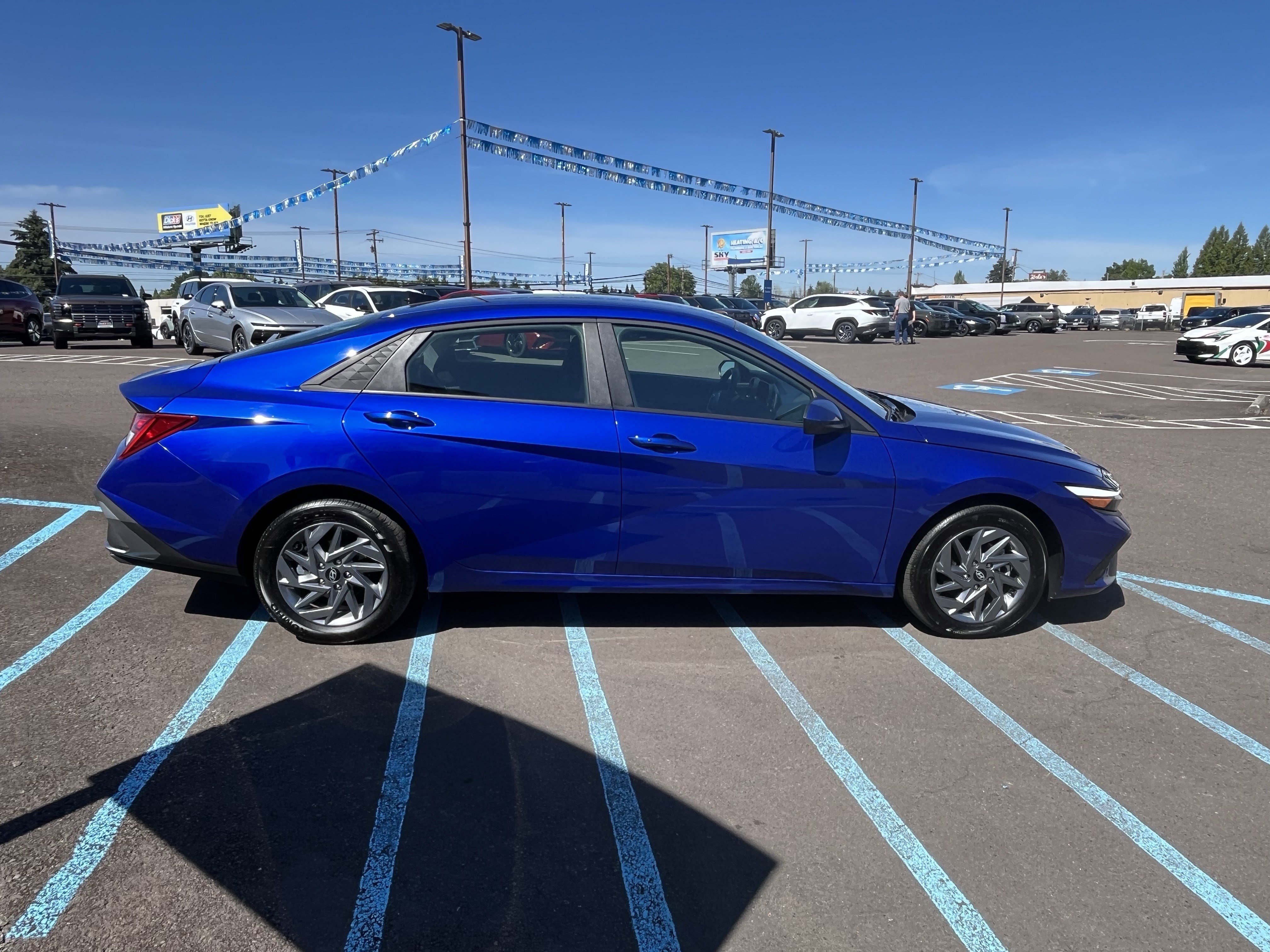 Certified 2025 Hyundai Elantra Hybrid FWD image 6