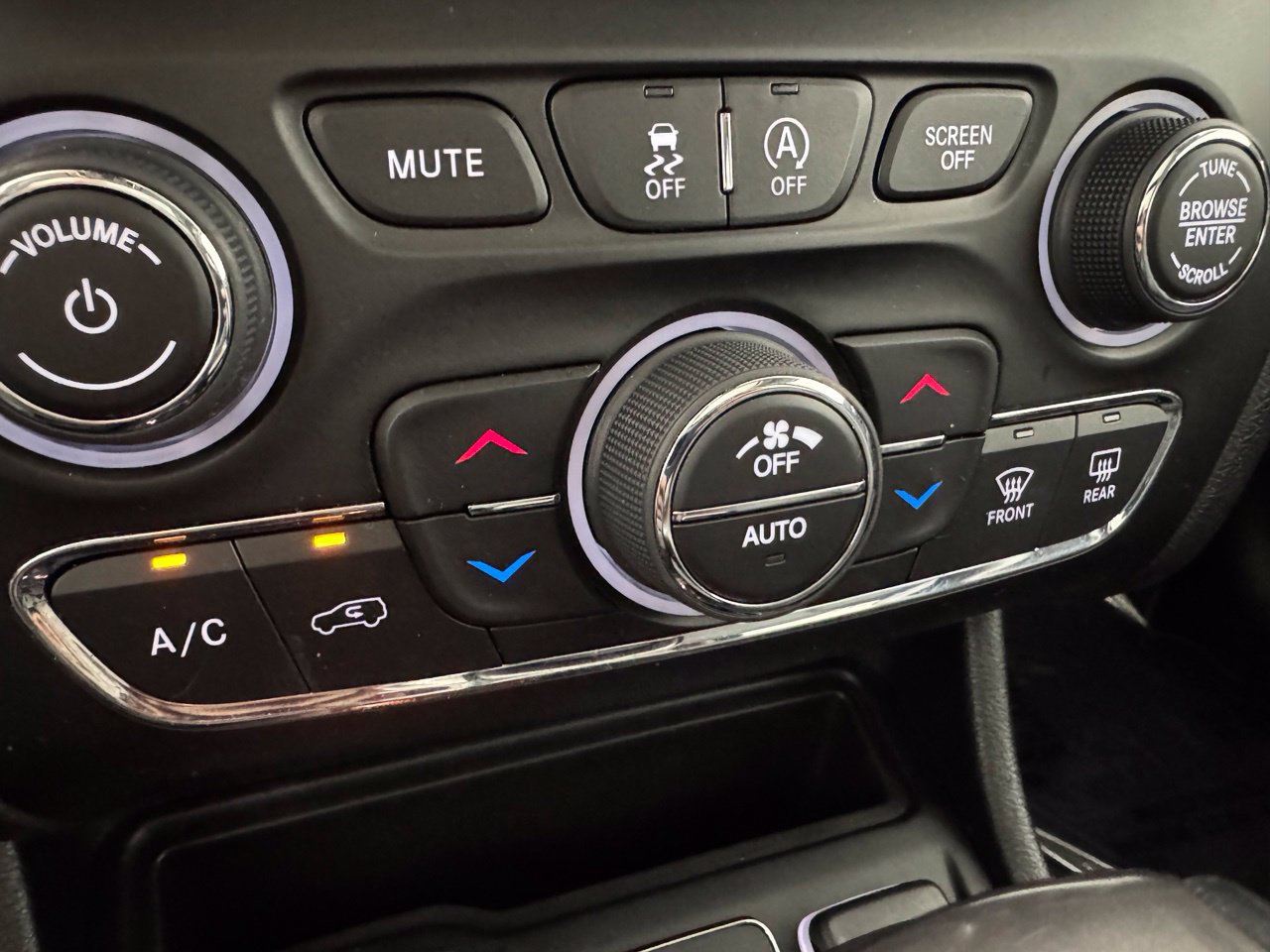 Used 2022 Jeep Cherokee Limited w/ Mopar Interior Package AWD/4WD image 25