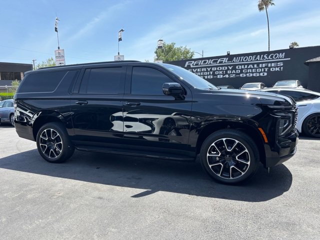 Used 2025 Chevrolet Suburban RST w/ Comfort Package AWD/4WD image 14