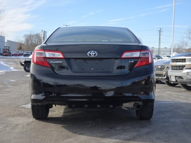 Used 2014 Toyota Camry L image 9
