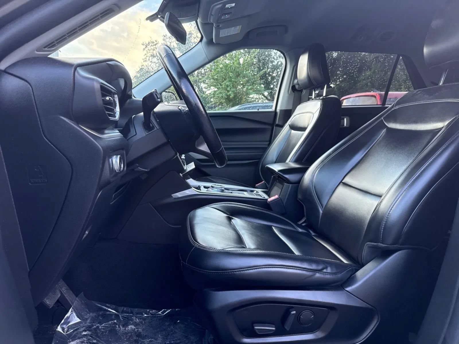 Used 2021 Ford Explorer XLT w/ Equipment Group 202A RWD image 13