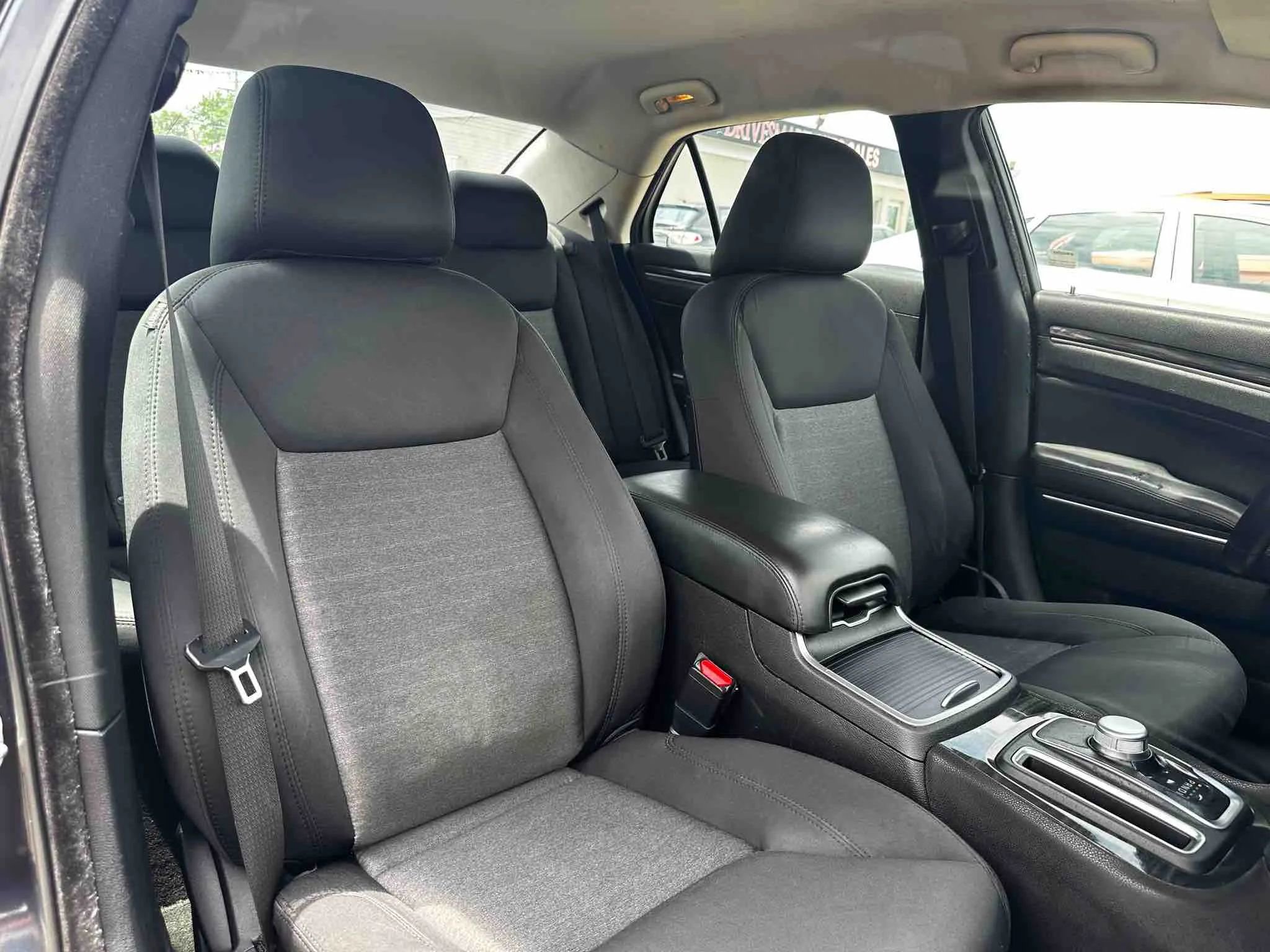 Used 2018 Chrysler 300 Touring w/ Driver Convenience Group image 52