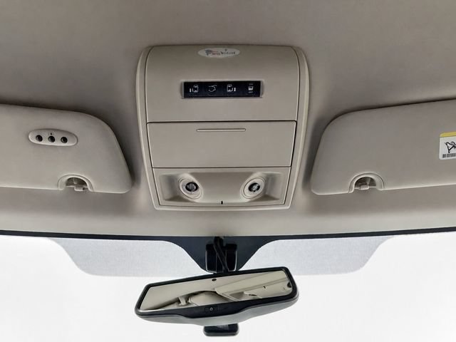 Used 2016 Chrysler Town & Country Limited FWD image 18