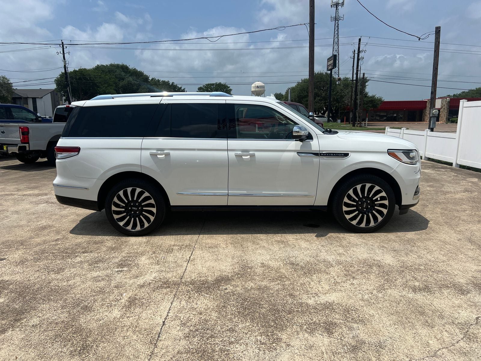 Used 2024 Lincoln Navigator Black Label AWD/4WD image 2