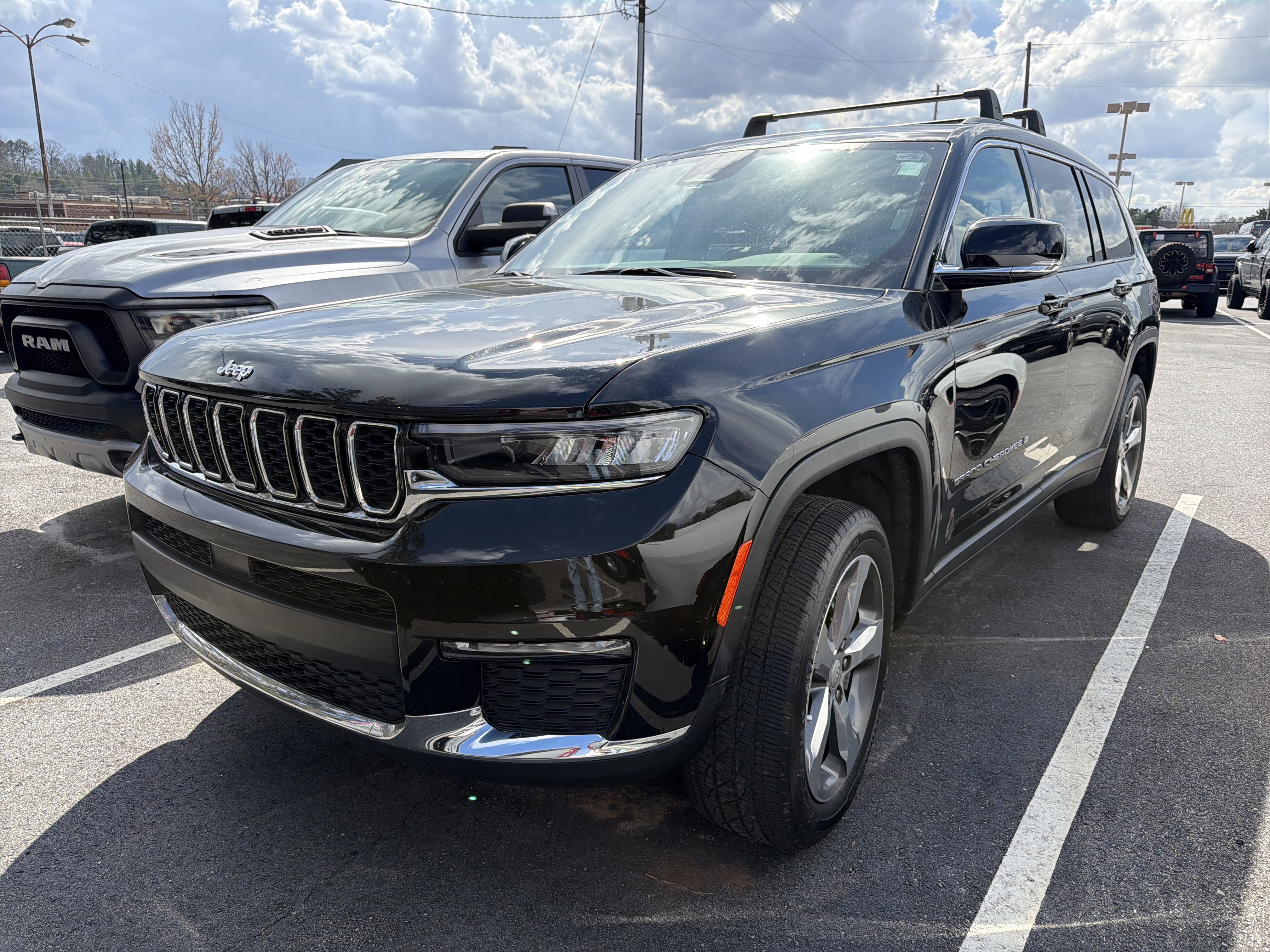 Used 2022 Jeep Grand Cherokee L Limited image 3