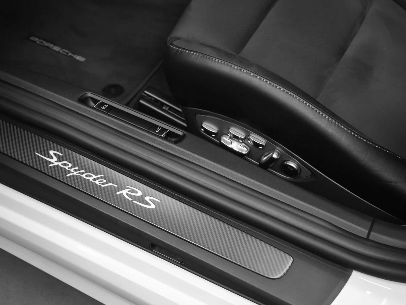 Certified 2025 Porsche 718 Boxster Spyder RS w/ Light Design Package RWD image 42