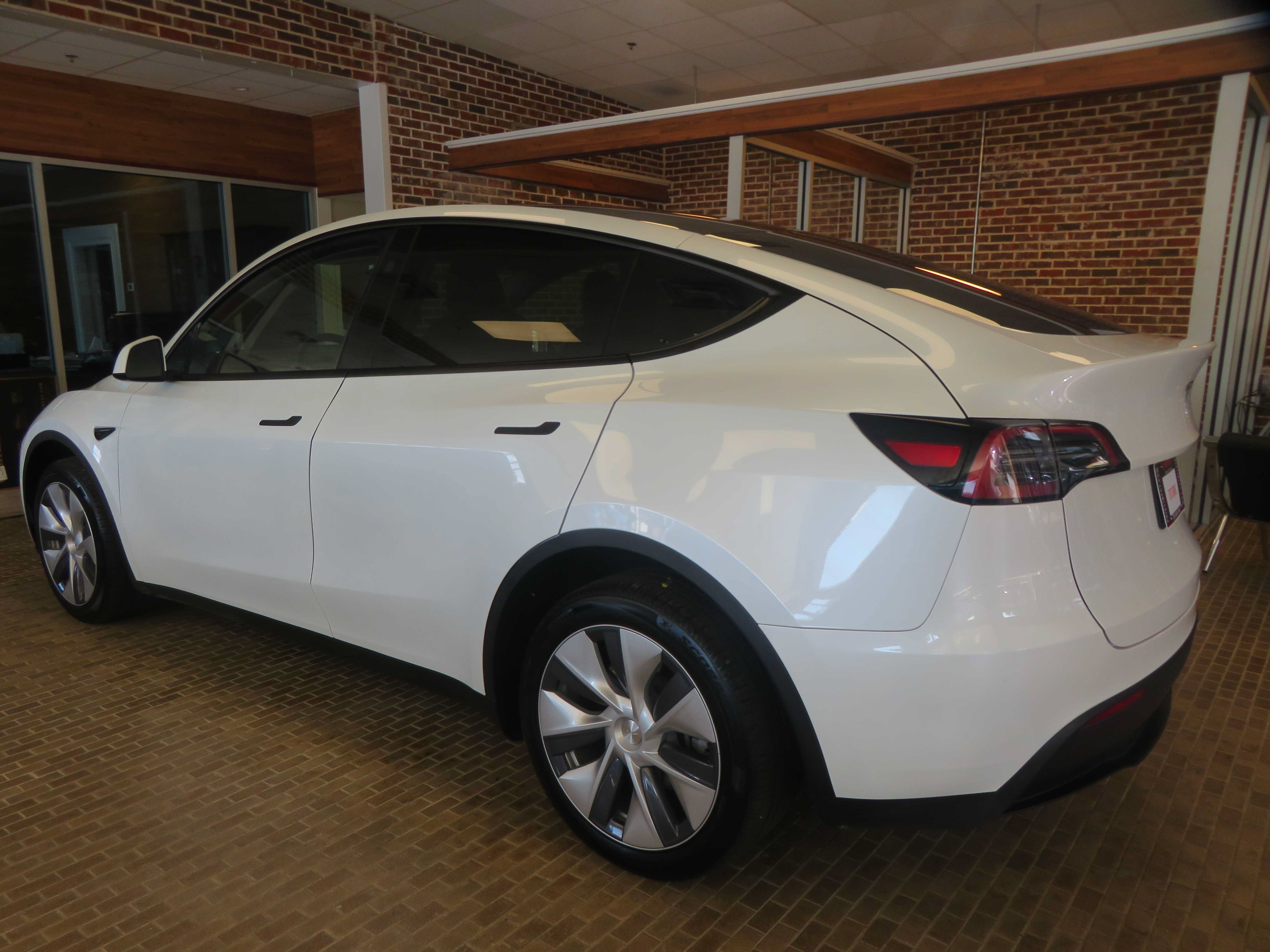 Used 2024 Tesla Model Y Long Range AWD/4WD image 66