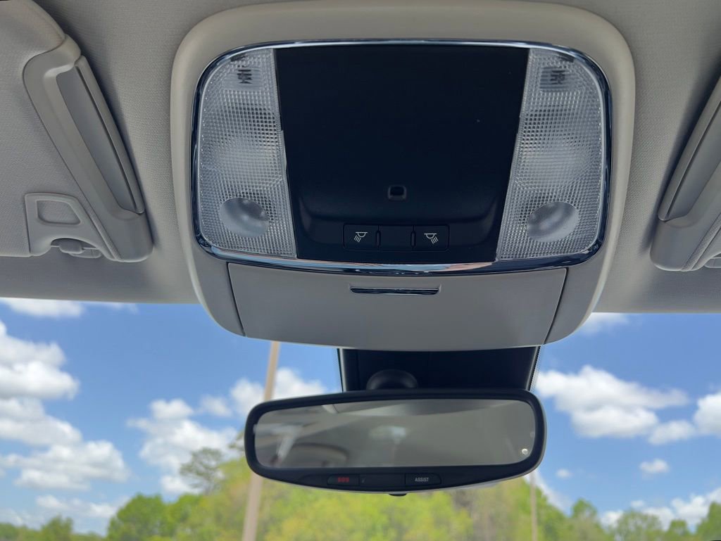 Used 2023 Chrysler 300 Touring w/ Safetytec Plus Group image 33