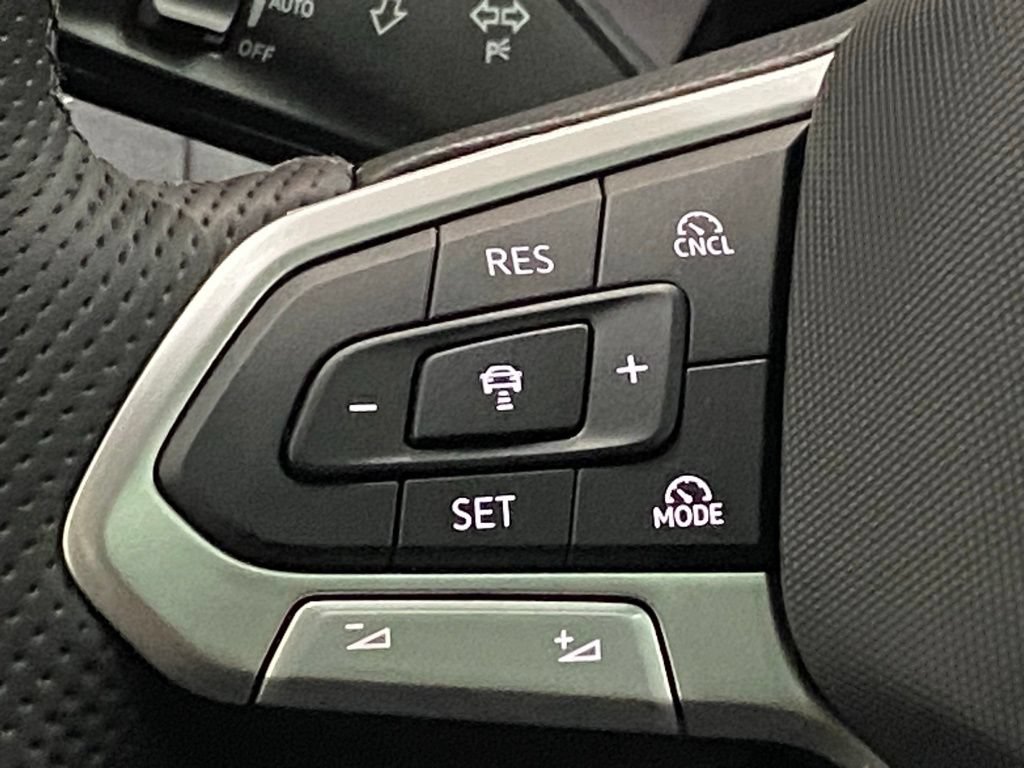 New 2026 Volkswagen Tiguan SE R-Line AWD/4WD image 14