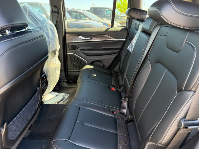 New 2026 Jeep Grand Cherokee Limited w/ Limited Altitude Package AWD/4WD image 25