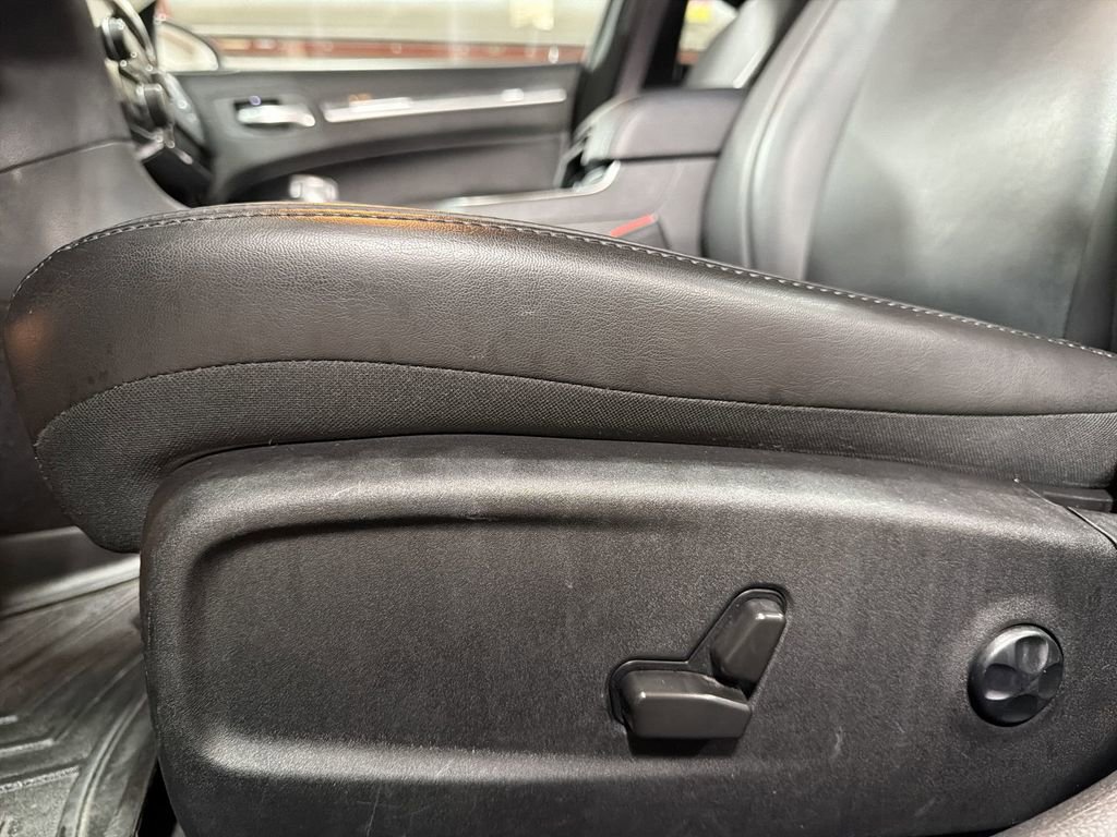 Used 2021 Chrysler 300 Touring L image 14