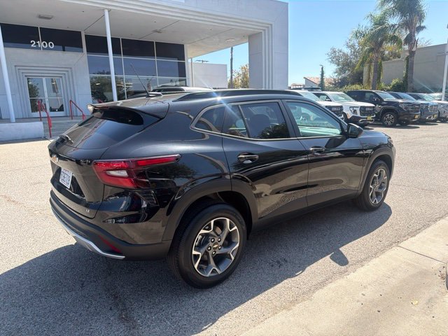 Used 2026 Chevrolet Trax LT FWD image 6