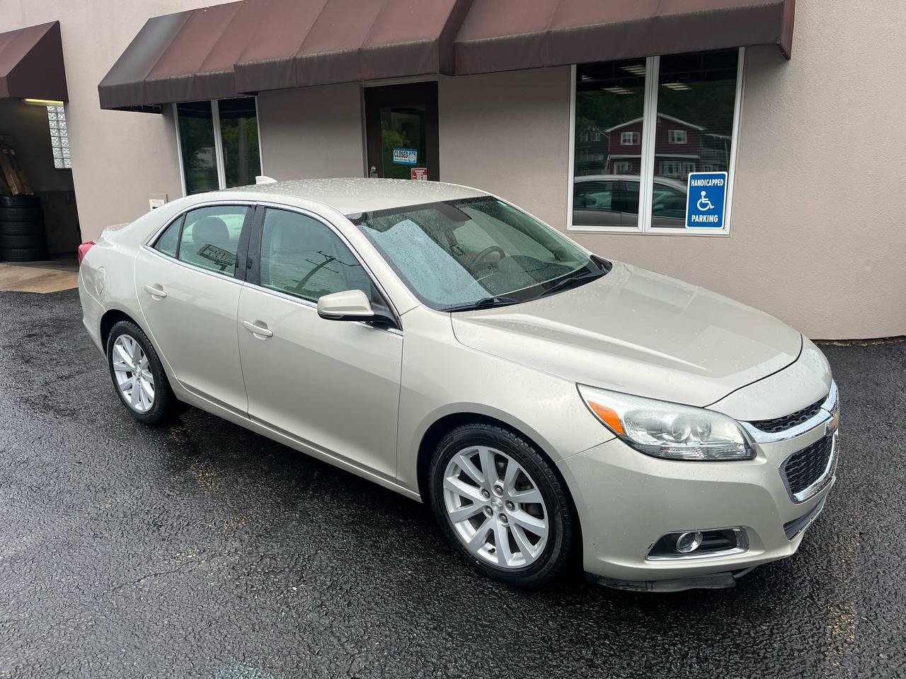 Used 2015 Chevrolet Malibu LT FWD image 3