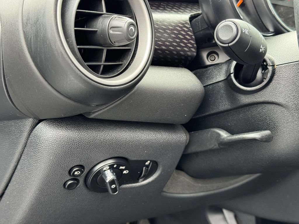Used 2015 MINI Cooper S FWD image 9