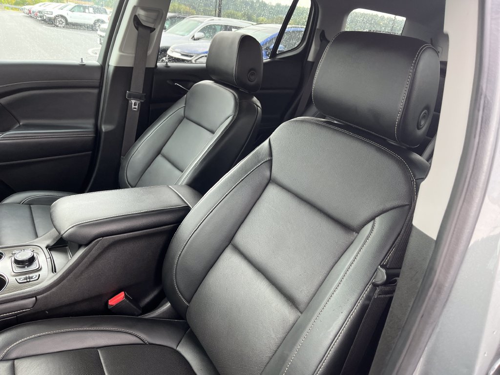Used 2023 GMC Acadia SLT AWD/4WD image 12